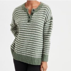 SOLD / AMERICAN EAGLE / Henley Sweater green stripes